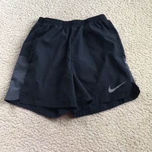 NIKE BOYS LARGE BLACK SHORTS